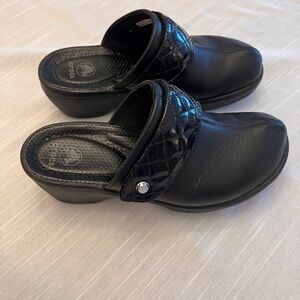 Crocs Women's Black Clogs Size 7 Patent Leather Strap